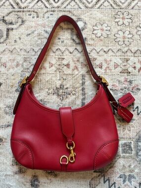 Coach Hamptons Hobo Re-edition (Ruby Red)